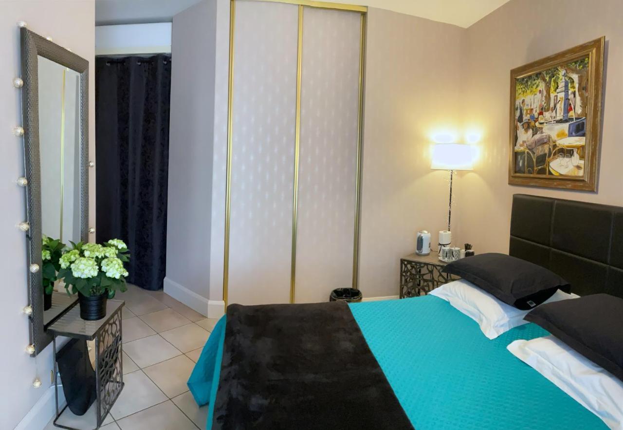 CHAMBRE D'HOTES Les Volets Bleus - VILLA L'OLIVIER côté mer Vaux-sur-Mer Esterno foto