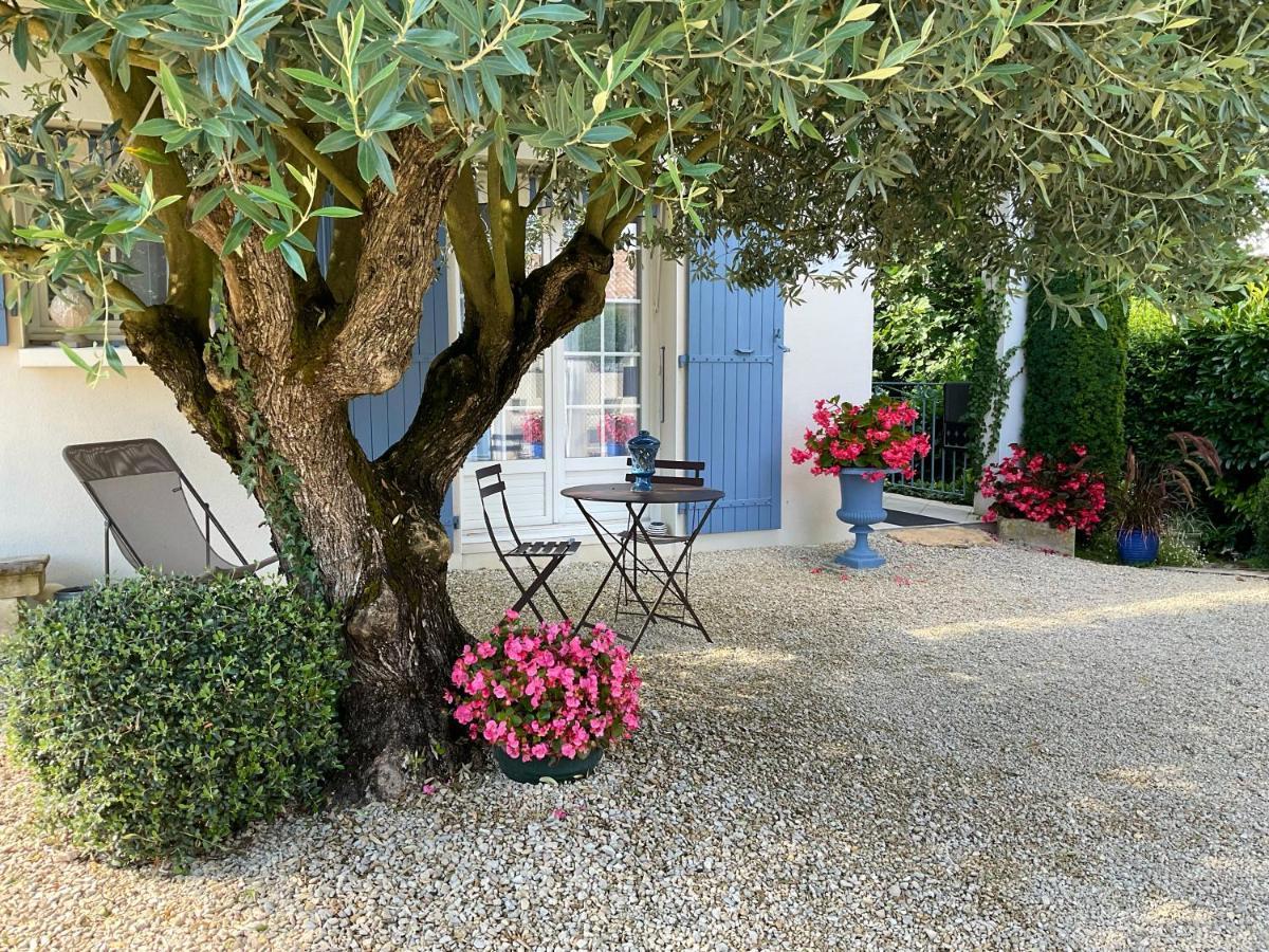 CHAMBRE D'HOTES Les Volets Bleus - VILLA L'OLIVIER côté mer Vaux-sur-Mer Esterno foto